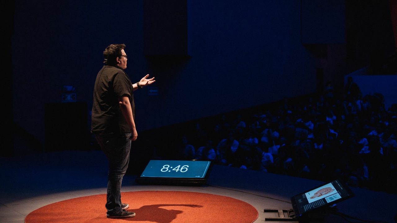 Dr. Ávila durante su participación en TEDxPitic